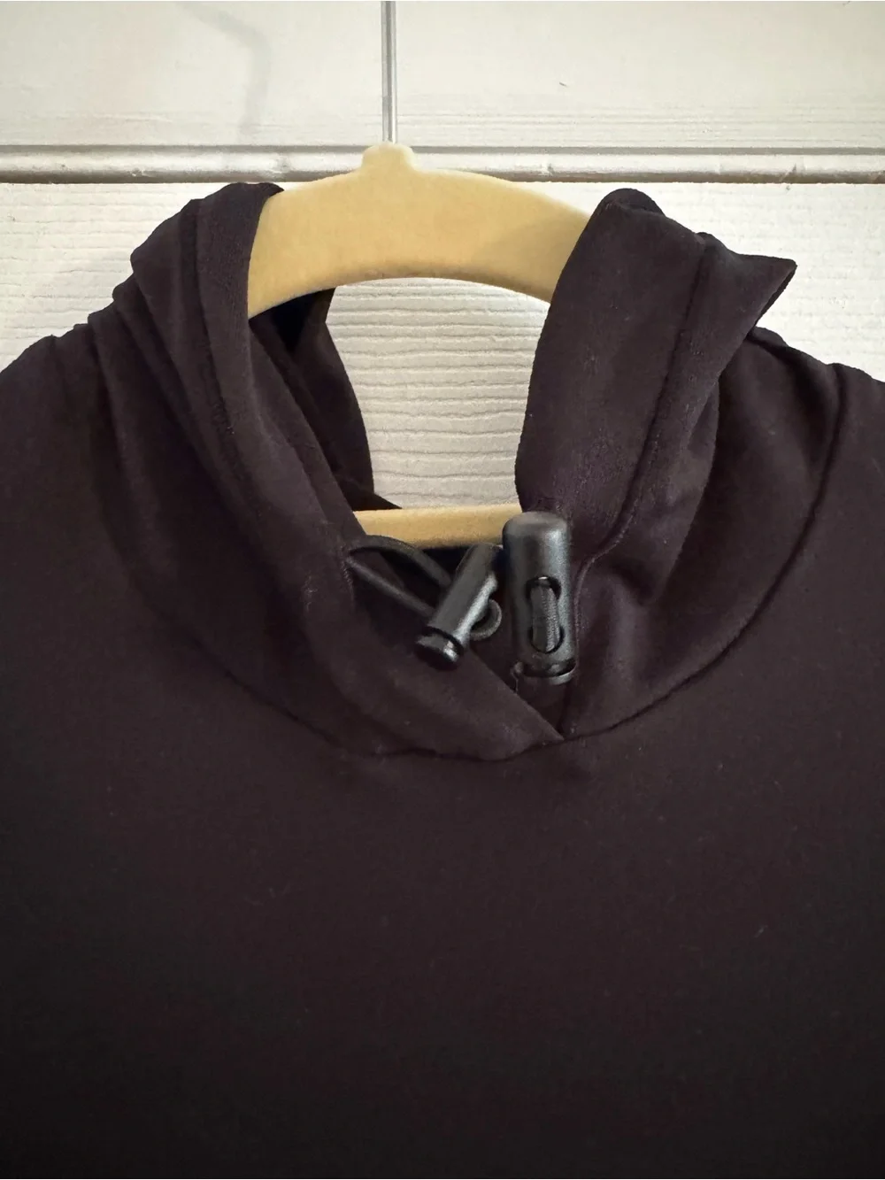 ALO Yoga Black Long-Sleeve Hooded Top